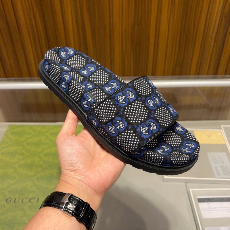 G*u*i slippers